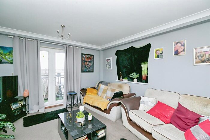 2 Bedroom Flat For Sale In Y Rhodfa, Barry, CF63