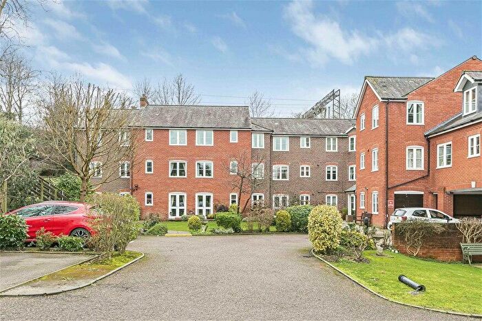 2 Bedroom Flat For Sale In Southdown Road, Harpenden, AL5