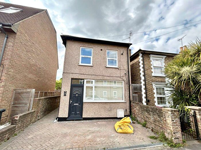 3 Bedroom House To Rent In Park Street, SL1