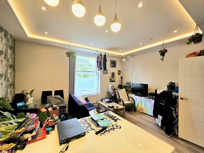 2 Bedroom Flat To Rent In Camden Road, Camden, N7