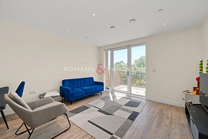 2 Bedroom Flat To Rent In Brecon Court, Hounslow, TW3