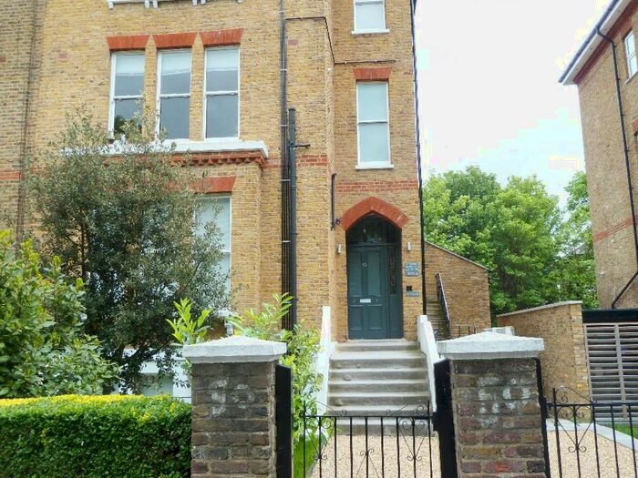 Apartment To Rent In The Gardens, East Dulwich, London, SE22