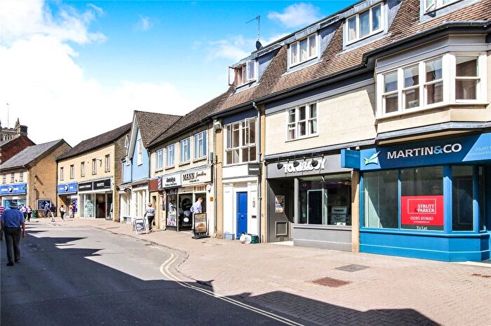 1 Bedroom Flat To Rent In Cricklade Street, Cirencester, Gloucestershire, GL7