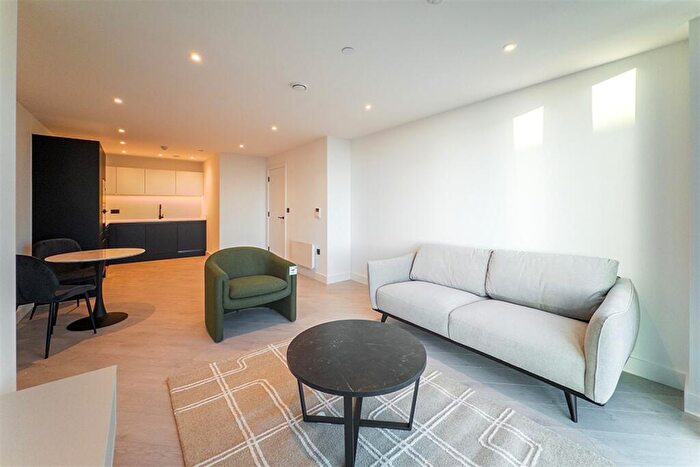 1 Bedroom Apartment To Rent In Vista River Tower, Trinity Way, M3