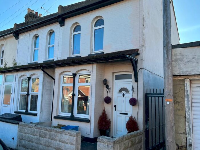 2 Bedroom End Of Terrace House To Rent In Edinburgh Road, Gillingham, Kent, ME7