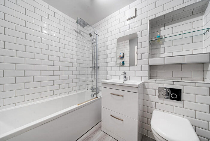 2 Bedroom Apartment For Sale In Westdene, Summerhouse Road, Godalming, GU7