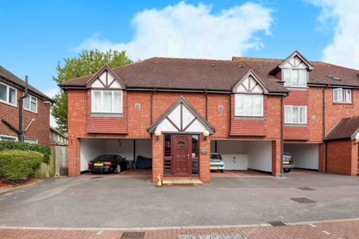 Studio To Rent In Hatton Road, Feltham, TW14