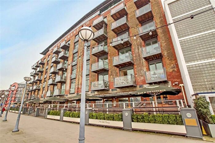 3 Bedroom Flat To Rent In Shad Thames, Tea Trade Wharf, SE1