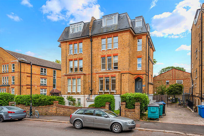 Apartment To Rent In The Gardens, East Dulwich London, SE22