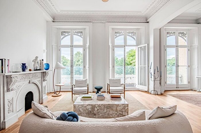 3 Bedroom Flat For Sale In Clapham Common North Side, London, SW4
