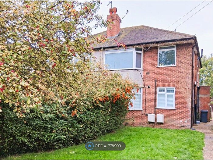 2 Bedroom Flat To Rent In Methuen Close, Edgware, HA8