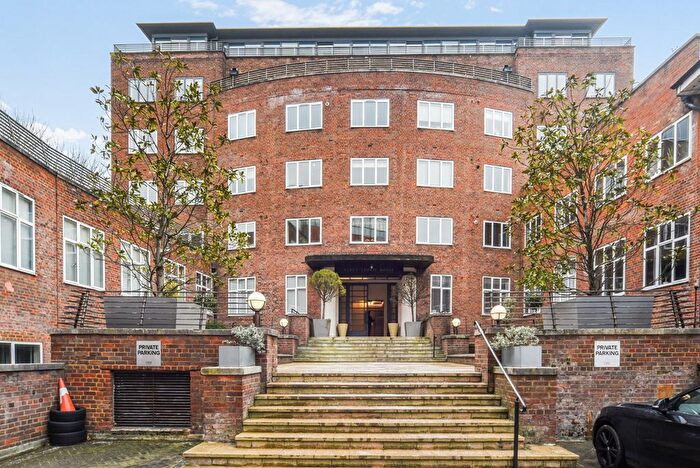 3 Bedroom Flat For Sale In Upper Richmond Road, Putney, SW15