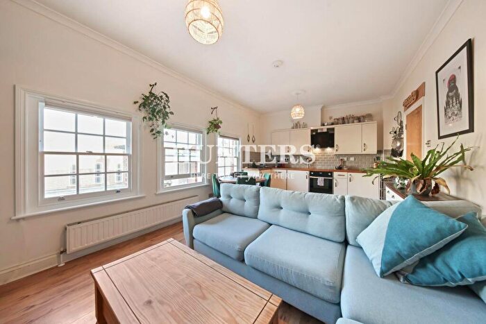 2 Bedroom Flat To Rent In Stoke Newington Church Street, London, N16