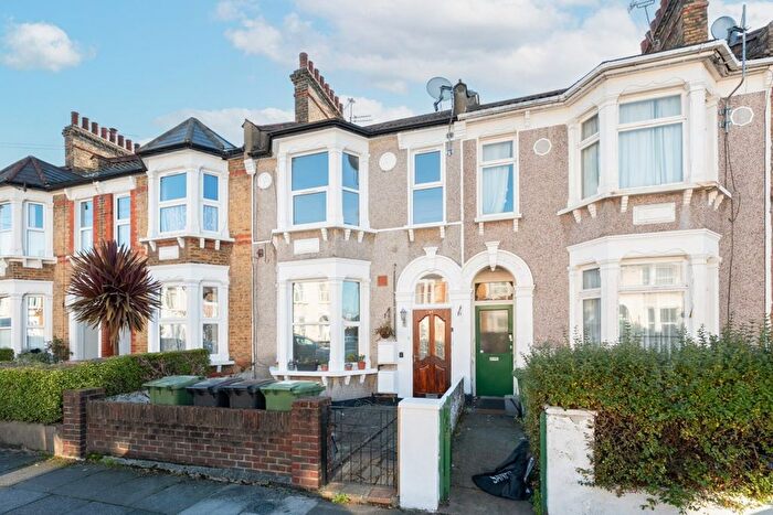 2 Bedroom Maisonette For Sale In Honley Road, London, SE6