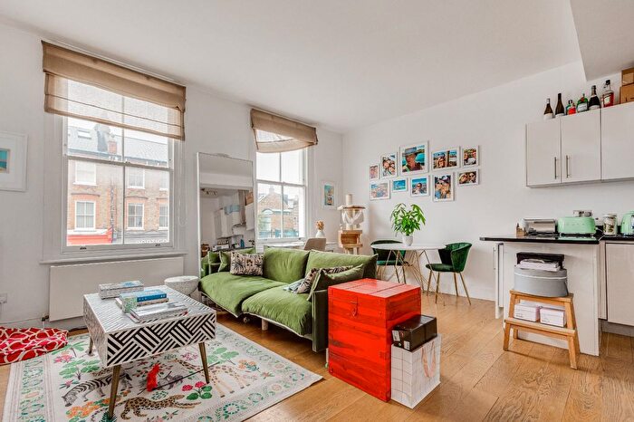 2 Bedroom Flat To Rent In Northcote Road, Battersea, SW11