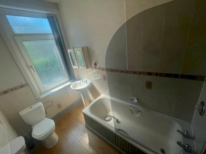 Terraced House To Rent In Arnold Avenue, Birkby, Huddersfield, HD2