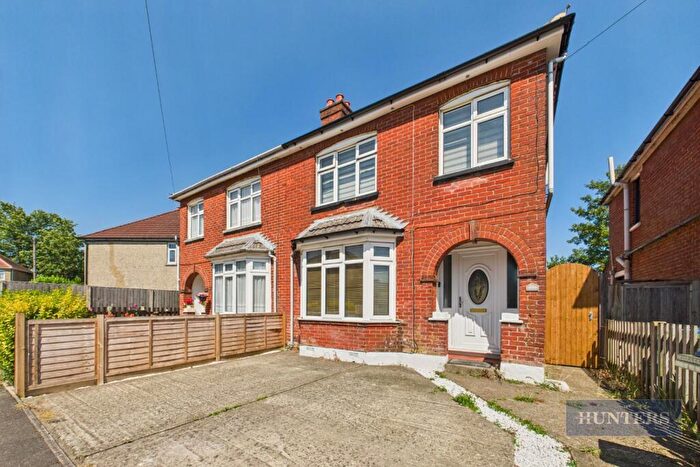 3 Bedroom Semi-Detached House To Rent In Begonia Road, Southampton, Hampshire, SO16