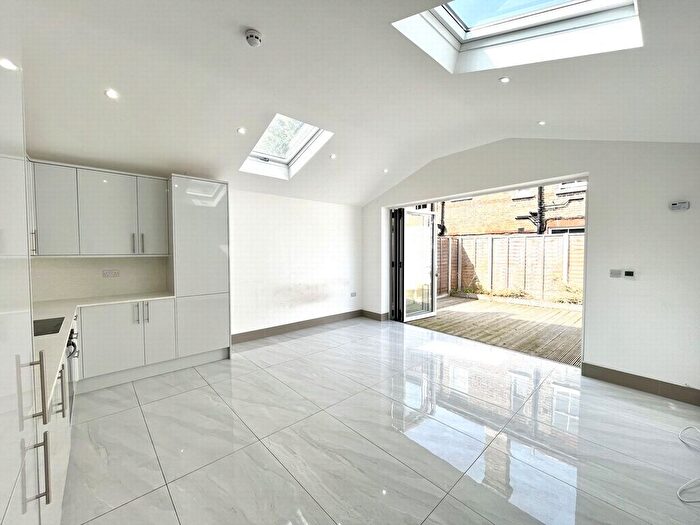 1 Bedroom Flat To Rent In High Road, Willesden Green, NW10