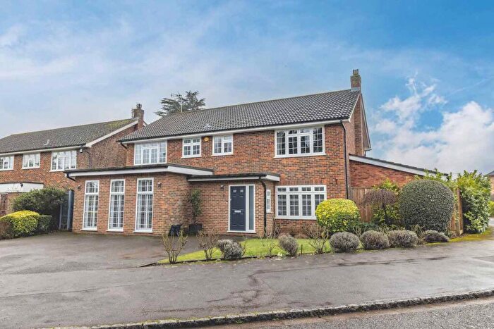 4 Bedroom Detached House For Sale In Penshurst Close, Chalfont St Peter, SL9