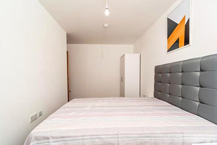 3 Bedroom Flat To Rent In Kensington Amp; Chelsea, London, SW5