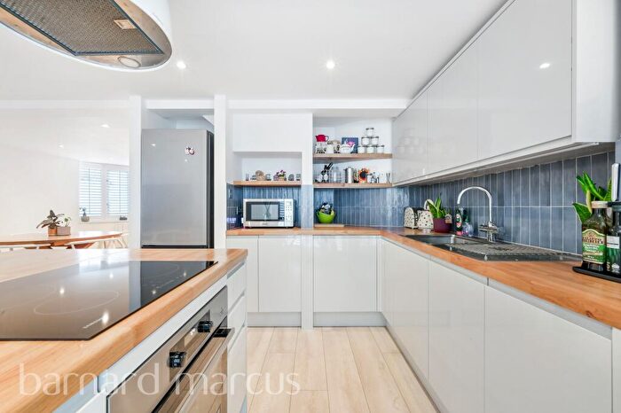 2 Bedroom Flat To Rent In Gilbert Road, London, SE11