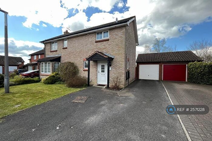 3 Bedroom Detached House To Rent In Downland Road, Swindon, SN2