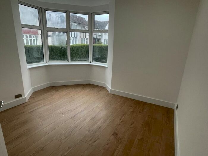 4 Bedroom Property To Rent In Garrick Avenue, London, NW11