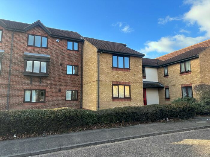 2 Bedroom Flat To Rent In Elmdon Road, South Ockendon, Essex, RM15