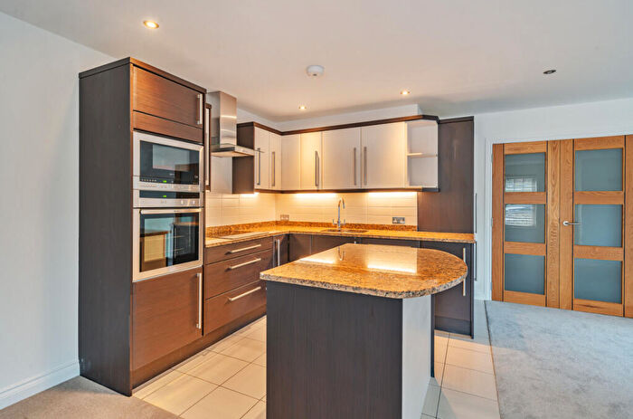 2 Bedroom Flat For Sale In Elwyn Road, Exmouth, Devon, EX8