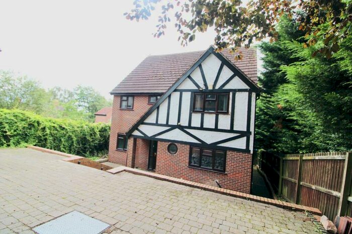 8 Bedroom House To Rent In Harlaxton Drive, Nottingham, NG7