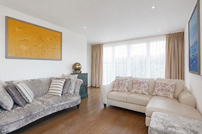 3 Bedroom Flat To Rent In Edgware Road, Paddington, London, W2