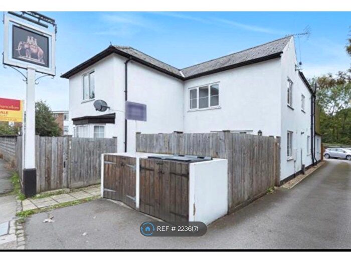 1 Bedroom Flat To Rent In Waterside, Chesham, HP5
