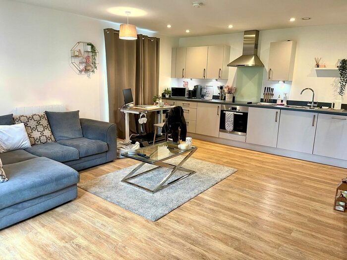 1 Bedroom Flat To Rent In Holmbush Mews, Faygate, Horsham, RH12