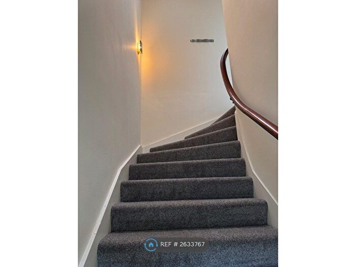 3 Bedroom Flat To Rent In Bedford Place, Aberdeen, AB25