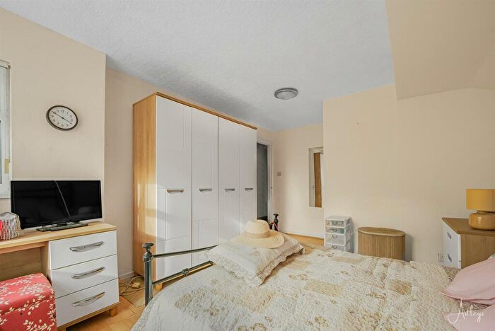 2 Bedroom Detached Bungalow For Sale In Telyn Aur, Morriston, Swansea, SA6