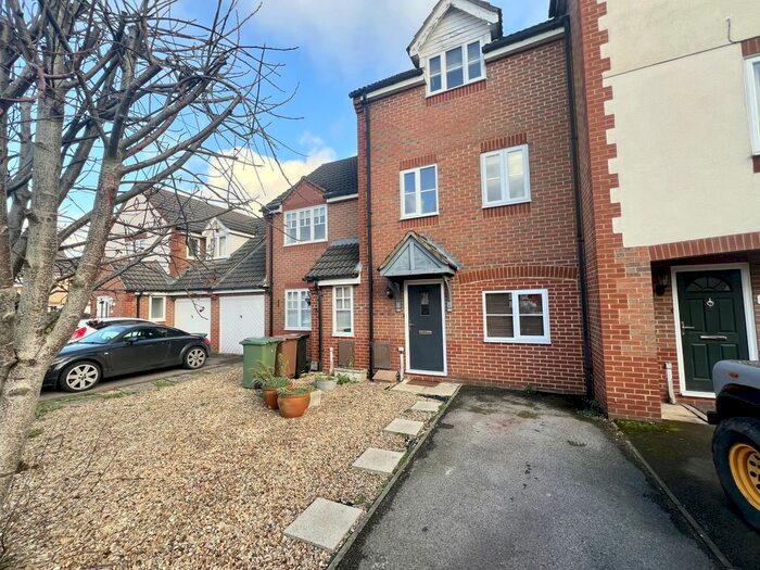 3 Bedroom Terraced House To Rent In Evenlode Drive, Didcot, OX11