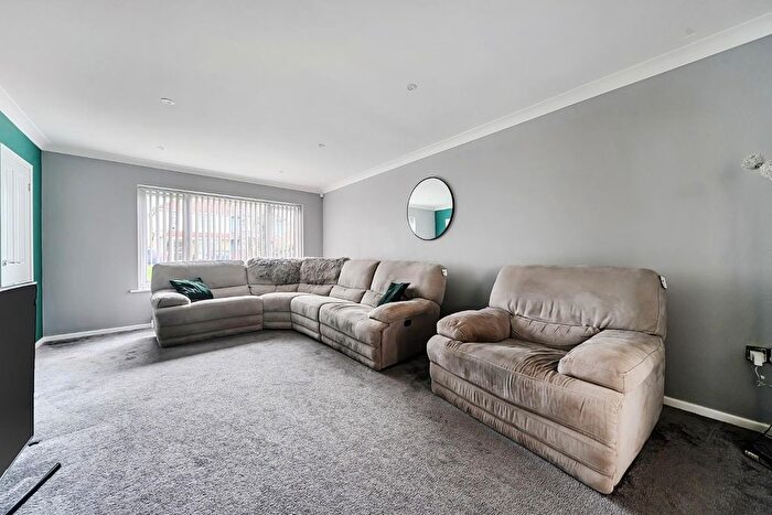 4 Bedroom Semi-Detached House For Sale In Stakes Road, Waterlooville, PO7