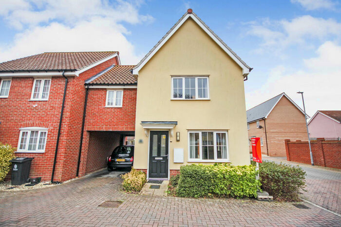 2 Bedroom Link Detached House To Rent In Blenheim Gate Development, CO16