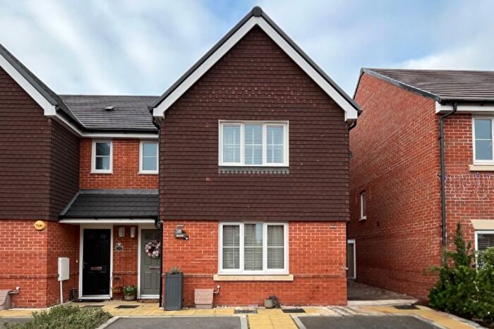 3 Bedroom Semi-Detached House To Rent In Garrett Drive, Reading, RG2