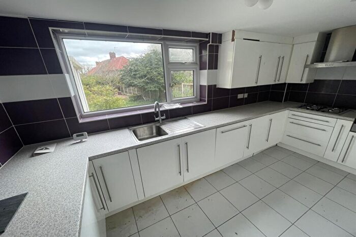 3 Bedroom Semi-Detached House To Rent In Farfield Avenue, Beeston, NG9
