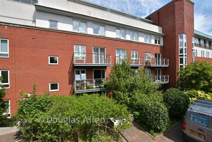 1 Bedroom Flat For Sale In High Road, South Woodford, E18
