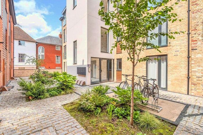 2 Bedroom Flat To Rent In Stour Street, Canterbury, Kent, CT1