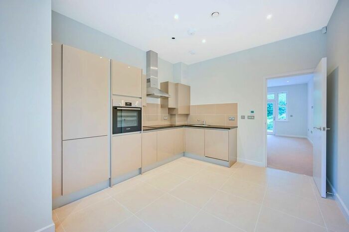 2 Bedroom Flat To Rent In Sutton Court Road, Chiswick, W4