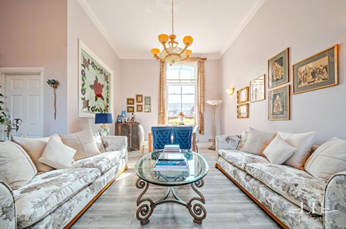 2 Bedroom Flat For Sale In Tavistock House, Woodford Green, IG8