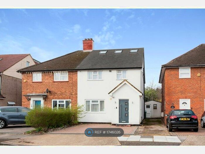 5 Bedroom Semi-Detached House To Rent In Hunters Hill, Ruislip, HA4