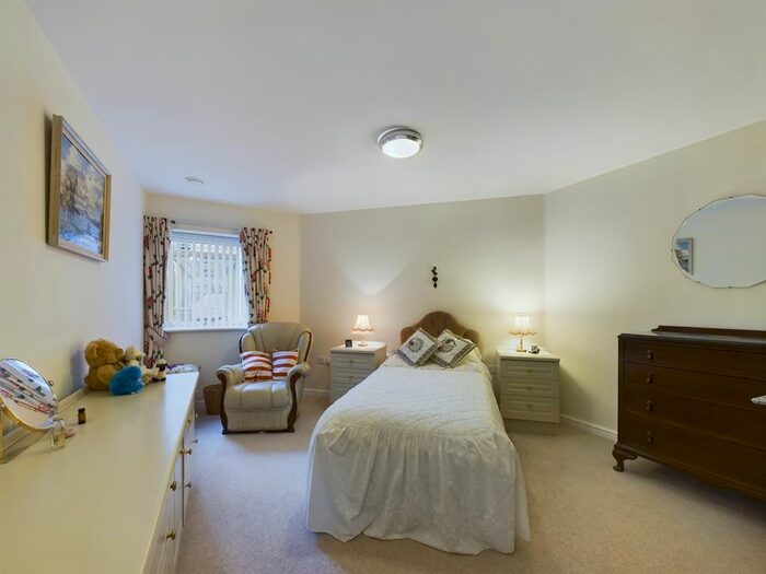 2 Bedroom Flat For Sale In Singer Court, Manor Crescent, Paignton, TQ3