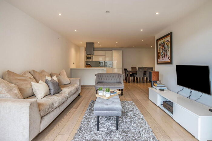 3 Bedroom Apartment For Sale In Kensington Apartments, Commercial Street, London, E1