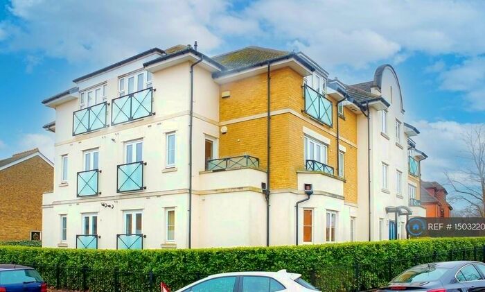 2 Bedroom Flat To Rent In Maple Lodge, Buckhurst Hill, IG9