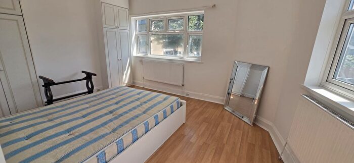 3 Bedroom Flat To Rent In Woodford Road, London, E7