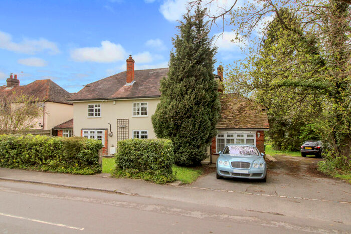 4 Bedroom Detached House For Sale In Pamber Road, Tadley, RG26